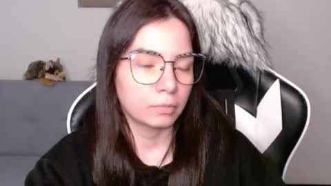 Snapshot of wolfs_daughter chatting on February 26, 2026, 2:10 am Alex online show from February 26, 2026, 2:10 am