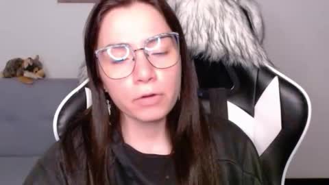 Snapshot of wolfs_daughter chatting on March 1, 2026, 1:29 am Alex online show from March 1, 2026, 1:29 am