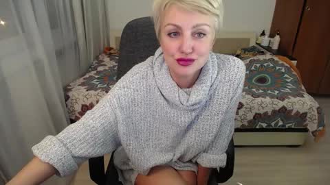 Snapshot of women_pleasures chatting on February 3, 2025, 11:05 pm women_pleasures online show from February 3, 2025, 11:05 pm