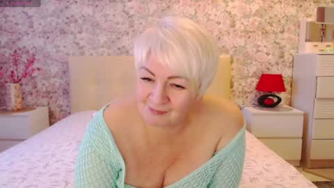 Snapshot of women_pleasures chatting on February 16, 2025, 2:54 pm women_pleasures online show from February 16, 2025, 2:54 pm