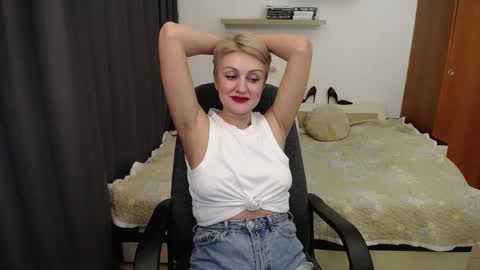 Snapshot of women_pleasures chatting on February 9, 2026, 7:51 pm women_pleasures online show from February 9, 2026, 7:51 pm