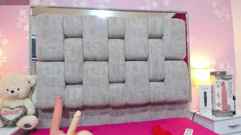 wonderkloe_ online show from November 29, 2025, 8:01 pm