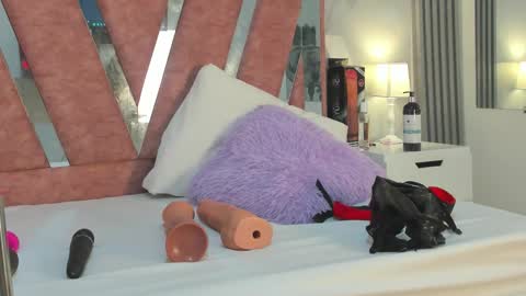 wonderkloe_ online show from March 1, 2026, 7:49 pm