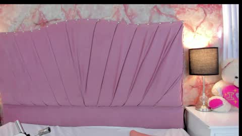 wonderkloe_ online show from April 10, 2026, 8:35 pm