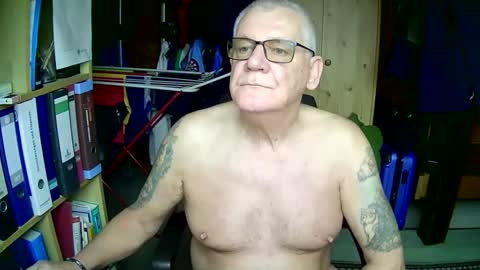 Snapshot of wonneprop10 chatting on December 18, 2025, 12:00 pm Always Horny online show from December 18, 2025, 12:00 pm