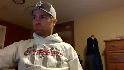 woodeee77 online show from March 1, 2025, 3:21 am