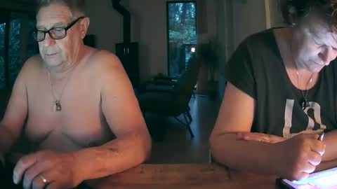 Snapshot of woodwurm chatting on March 11, 2026, 5:35 am woodwurm and Snoeske online show from March 11, 2026, 5:35 am