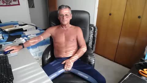 Snapshot of worldlarge chatting on December 25, 2024, 5:15 pm Large one online show from December 25, 2024, 5:15 pm