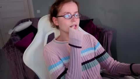 Rebecy online show from September 21, 2025, 1:57 pm