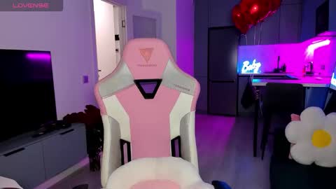 Emi online show from February 18, 2026, 4:08 am