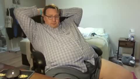 Snapshot of wrensroom chatting on February 27, 2025, 10:42 pm Wren Valentino online show from February 27, 2025, 10:42 pm