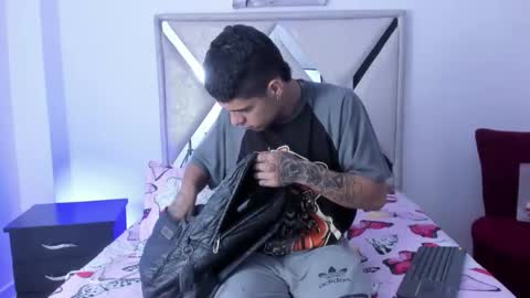 wyatt online show from November 25, 2025, 12:05 pm