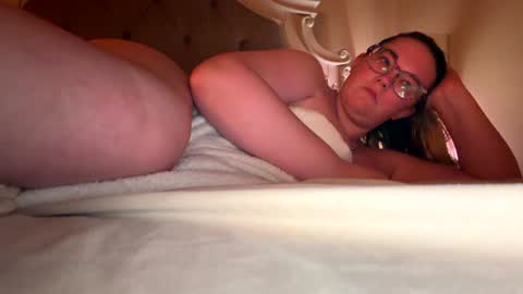Snapshot of x_dreamgirl_x chatting on May 17, 2026, 3:37 am Mariah online show from May 17, 2026, 3:37 am