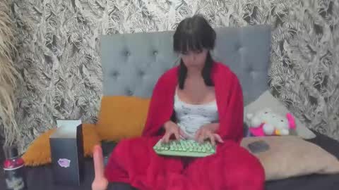 Snapshot of x_fire_vixen chatting on January 29, 2025, 9:23 am  Veronica  online show from January 29, 2025, 9:23 am