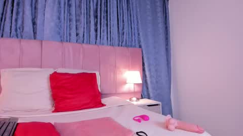 x_milu online show from February 20, 2025, 11:10 pm