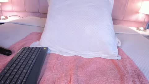 x_milu online show from March 8, 2025, 10:02 pm