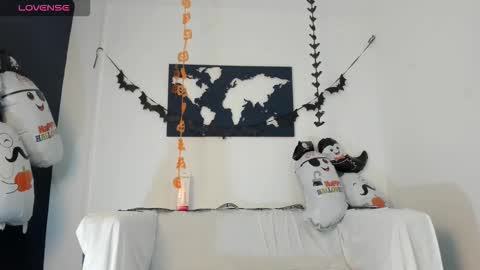 xaanderGrey online show from October 31, 2025, 11:11 am