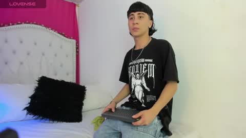 xaanderGrey online show from November 7, 2025, 7:36 pm