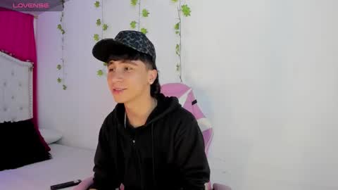 xaanderGrey online show from December 15, 2025, 7:51 pm