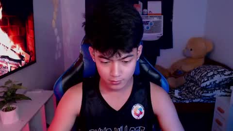 Snapshot of xaldrian_destroyer chatting on February 19, 2025, 5:49 am Prince Aldrian online show from February 19, 2025, 5:49 am