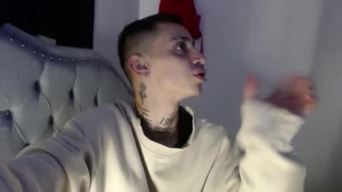 xalejo_max online show from October 13, 2025, 8:42 pm