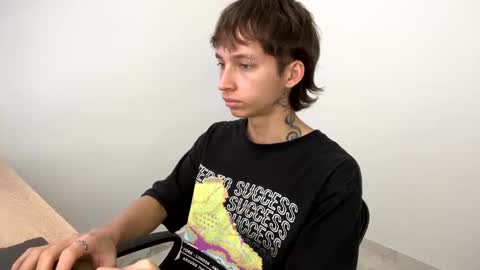 Xam online show from March 4, 2025, 8:27 pm