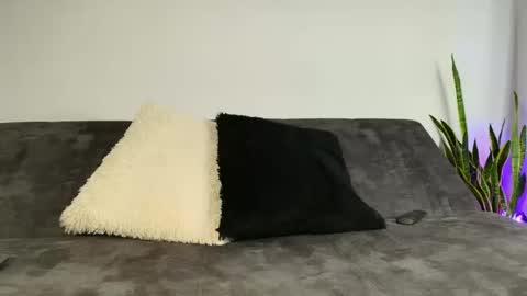 Xander online show from December 4, 2025, 6:16 pm