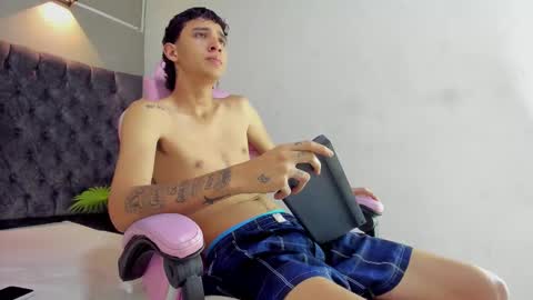 Snapshot of xander_owen2 chatting on December 23, 2025, 3:48 am XANDER online show from December 23, 2025, 3:48 am