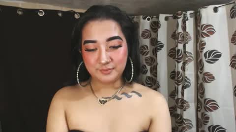 Nira   NOT INTO CHEAP GUYS  online show from January 12, 2025, 10:01 pm