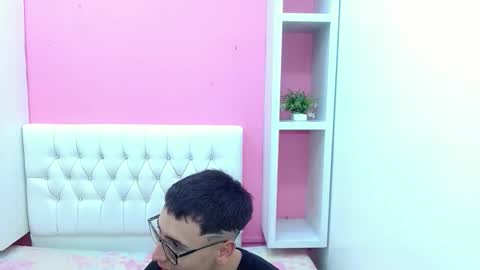 xcoupleplayxx online show from April 19, 2026, 3:17 am