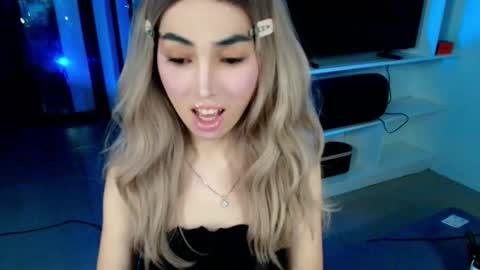 Snapshot of xdropgorgeous_onlyamira chatting on October 13, 2025, 11:54 am Hello ur lovely AMIRA online show from October 13, 2025, 11:54 am