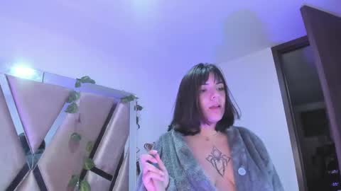 hinata  online show from January 4, 2025, 1:52 am