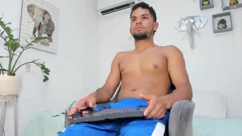 Snapshot of xhj_gambaru chatting on April 7, 2026, 12:27 pm Gambaru online show from April 7, 2026, 12:27 pm