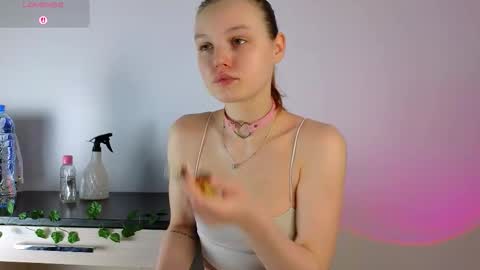 Luna and Lina online show from February 6, 2026, 4:06 am