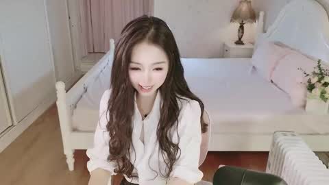 xiaoyu ko online show from November 18, 2025, 1:26 pm