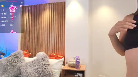 XIMENA LOPEZ online show from February 18, 2026, 3:52 pm