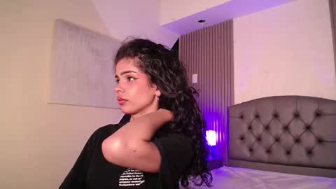 Snapshot of ximenaa_diaz chatting on September 9, 2025, 10:42 pm Mia Vega online show from September 9, 2025, 10:42 pm