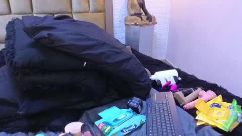 ximena online show from February 26, 2025, 7:42 am