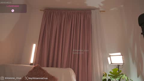 Snapshot of ximenna_cruz_ chatting on February 5, 2025, 12:10 am Xime Independent Artist online show from February 5, 2025, 12:10 am