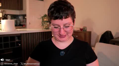 Snapshot of ximenna_cruz_ chatting on September 15, 2025, 10:10 pm Xime Independent Artist online show from September 15, 2025, 10:10 pm