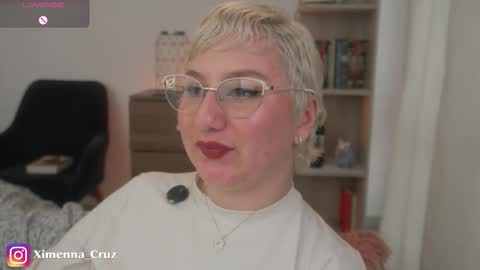 Snapshot of ximenna_cruz_ chatting on November 25, 2025, 9:26 pm Xime Independent Artist online show from November 25, 2025, 9:26 pm