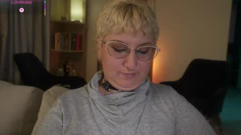 Snapshot of ximenna_cruz_ chatting on December 3, 2025, 8:40 pm Xime Independent Artist online show from December 3, 2025, 8:40 pm