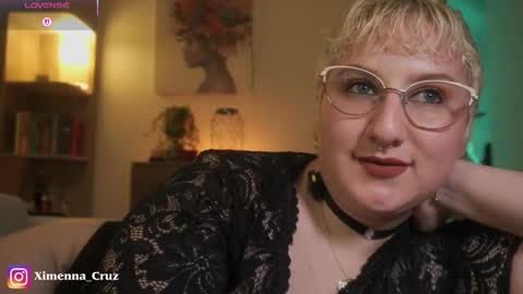 Snapshot of ximenna_cruz_ chatting on December 5, 2025, 1:14 am Xime Independent Artist online show from December 5, 2025, 1:14 am