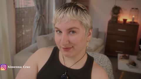 Snapshot of ximenna_cruz_ chatting on January 15, 2026, 12:21 pm Xime Independent Artist online show from January 15, 2026, 12:21 pm