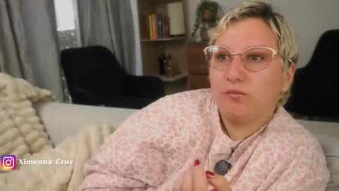 Snapshot of ximenna_cruz_ chatting on February 4, 2026, 2:12 pm Xime Independent Artist online show from February 4, 2026, 2:12 pm