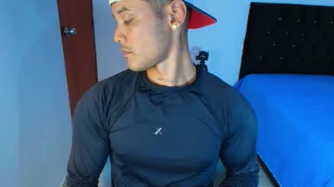 Snapshot of xlatin21 chatting on November 2, 2025, 10:56 pm xlatin21 online show from November 2, 2025, 10:56 pm