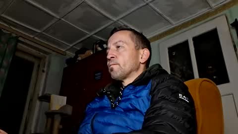 xleonardox88 online show from April 9, 2026, 2:44 am