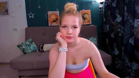 Chloe online show from January 29, 2025, 9:23 am