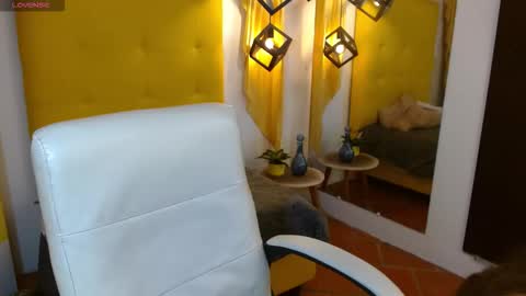 lunna online show from November 27, 2025, 7:49 pm