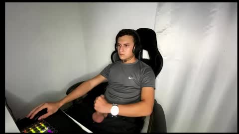 xmaxwel online show from January 14, 2026, 4:07 am